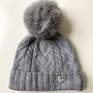 Stunning grey woman’s warm hat